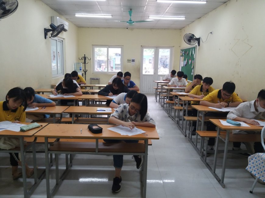 HS LỚP 9 TRƯỜNG THCS ĐÀO DUY TỪ THI THỬ VÀO LỚP 10 LẦN 1 – Trường THCS Đào Duy Từ Hà Nội