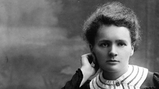 Nguyên tố Curium được đặt theo tên của Marie Curie (1867-1934), một nhà vật lý và hóa học người Ba Lan-Pháp.
